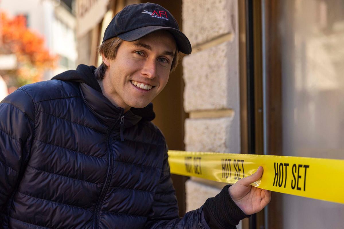 Freddy Macdonald am Set von "Sew Torn"